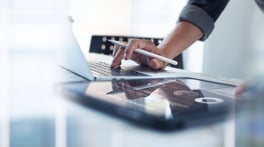 Kampagne läuft, Reporting floppt? Zeit für eine echte Datenstrategie 